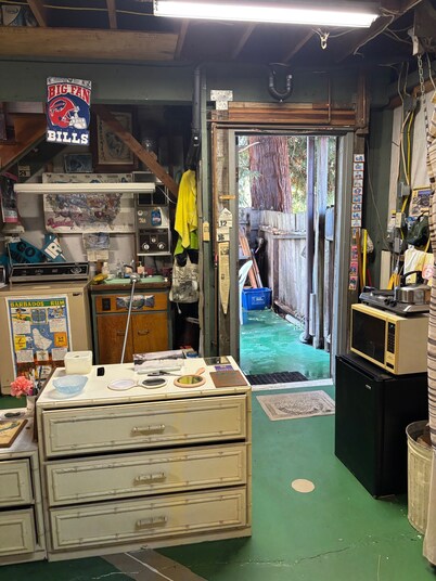 Charming baseball themed 2-story building with cable TV, wi-fi & stereo system.