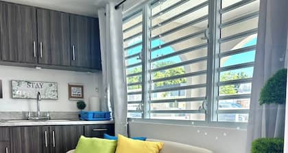 Startfish #2 Apartment 9 Min to Airport FREE WI-FI