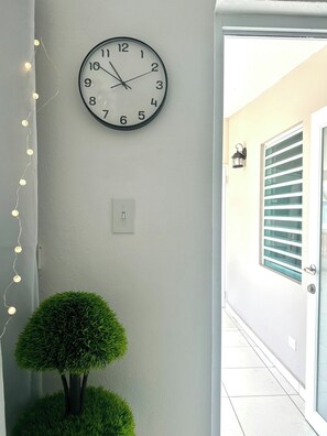 Interior - Startfish #2 Apartment 9 Min to Airport FREE WI-FI (CAROLINA)