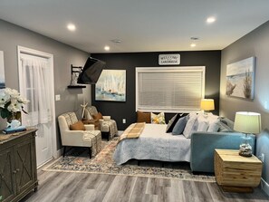 2 bedrooms, in-room safe, desk, iron/ironing board