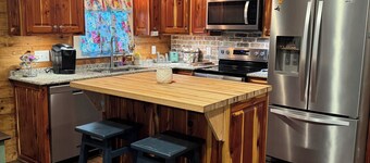 Welcome to Jackson Hole A Charming 1-bedroom house in Historic Mineola.