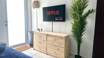 1 sovrum, skrivbord, strykjärn/strykbräda och wi-fi