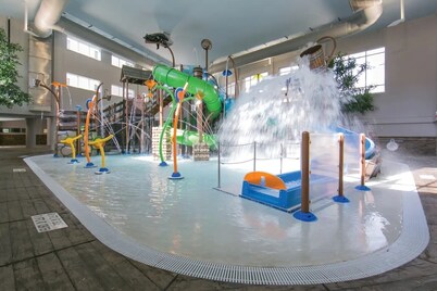 Adventure Awaits at Our 1BR Gatlinburg Getaway – Walk, Splash, Explore!