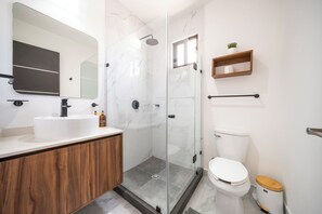 Apartment, 3 Schlafzimmer, Balkon | Badezimmer