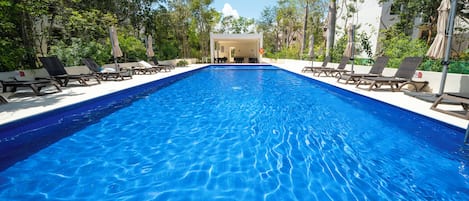 3 albercas al aire libre y camas balinesas gratuitas