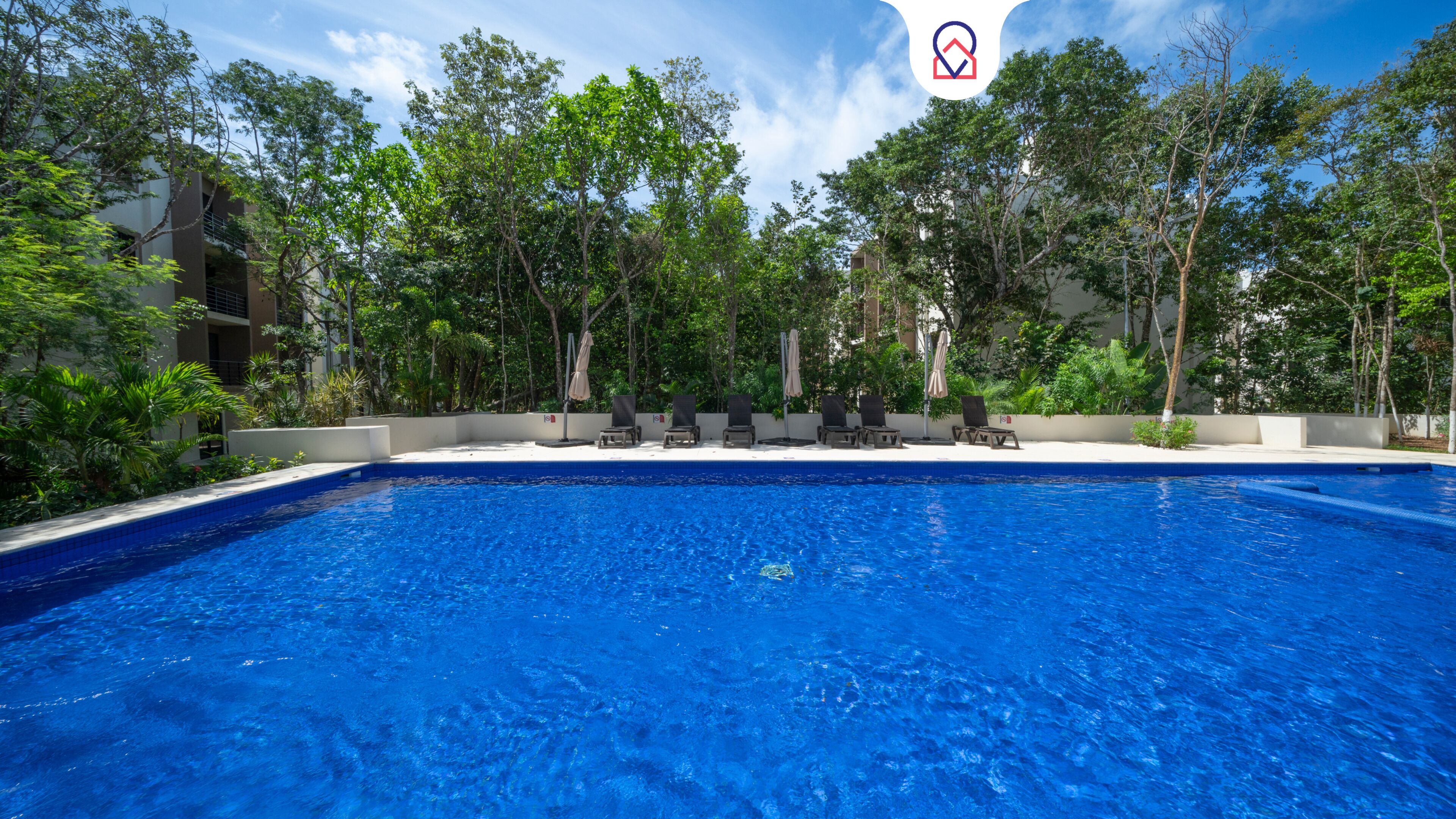 3 outdoor pools, free cabanas