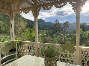 Terrace/patio - Old world Jamaica charm (Blue mountains)