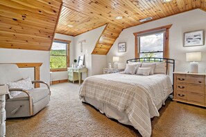 4 quartos, escrivaninha, ferros/tábuas de passar roupa