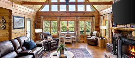 Smart TV, chimenea, futbolito