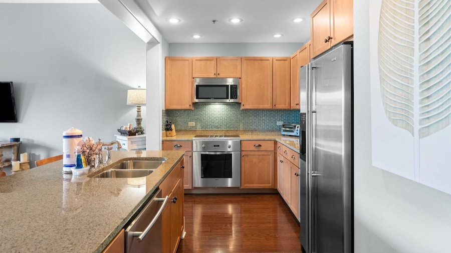 Salty Air & Blue Mountain Flair 3BR Condo w/ Pool, Balcony & Beach Access!