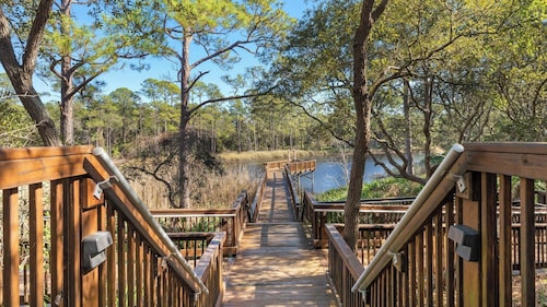 Salty Air & Blue Mountain Flair 3BR Condo w/ Pool, Balcony & Beach Access!
