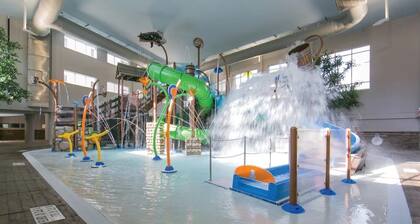 Adventure Awaits at Our 1BR Gatlinburg Getaway – Walk, Splash, Explore!