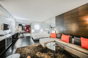 Una scrivania, ferro/asse da stiro, Wi-Fi gratuito, lenzuola