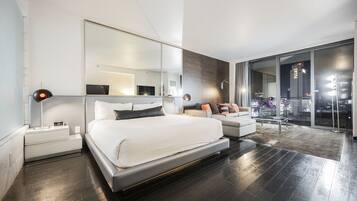 Escrivaninha, ferros/tábuas de passar roupa, Wi-Fi de cortesia