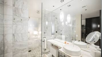 Shower, jetted tub, hair dryer, towels