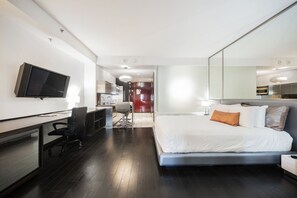 1 室のベッドルーム、デスク、アイロン / アイロン台、WiFi (無料)
