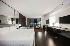 1 室のベッドルーム、デスク、アイロン / アイロン台、WiFi (無料)