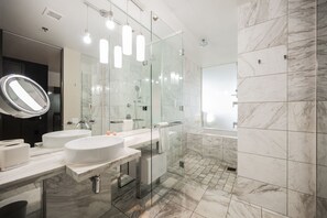 Shower, jetted tub, hair dryer, towels - SVS: Strip View Studio | Resort Pool | Palms Place (Las Vegas)