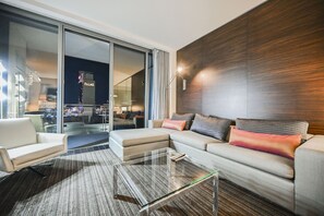 TV - Studio Strip View w/Open Balcony at Palms Place (Las Vegas)