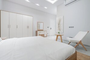 3 slaapkamers, een strijkplank/strijkijzer, wifi, beddengoed