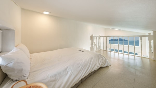 Yeosu Jangsuri Poolvilla&spa Pension - Yeosu-si