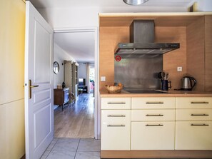 Fridge, microwave, oven, dishwasher - Vaugrenier Présidence by Interhome (Villeneuve-Loubet)