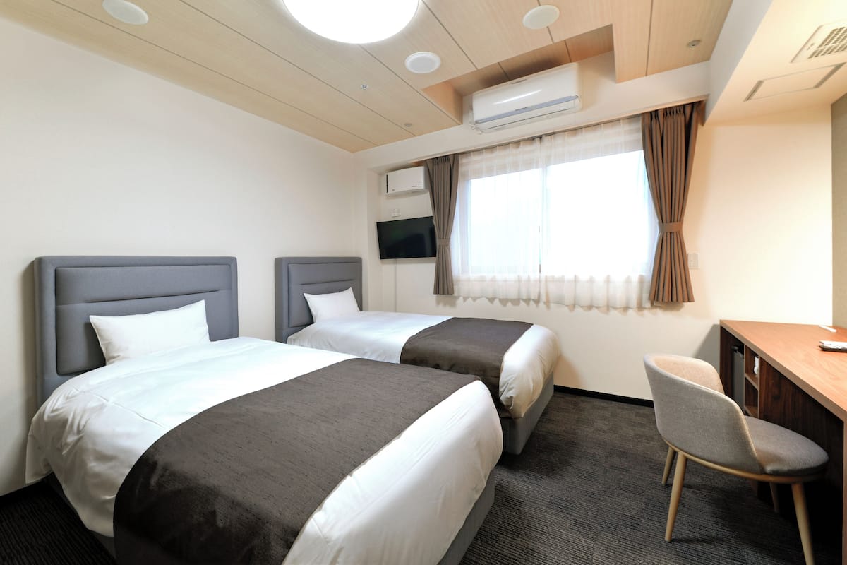 Compact Twin Room, Non Smoking with toilet