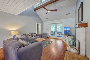 Smart TV - Amenity Cards Included. Cozy Family Cottage. (Seabrook Island)
