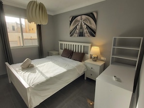 4 chambres, fer et planche à repasser, accès à Internet, literie fournie