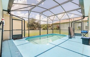 Piscine extérieure, piscine chauffée