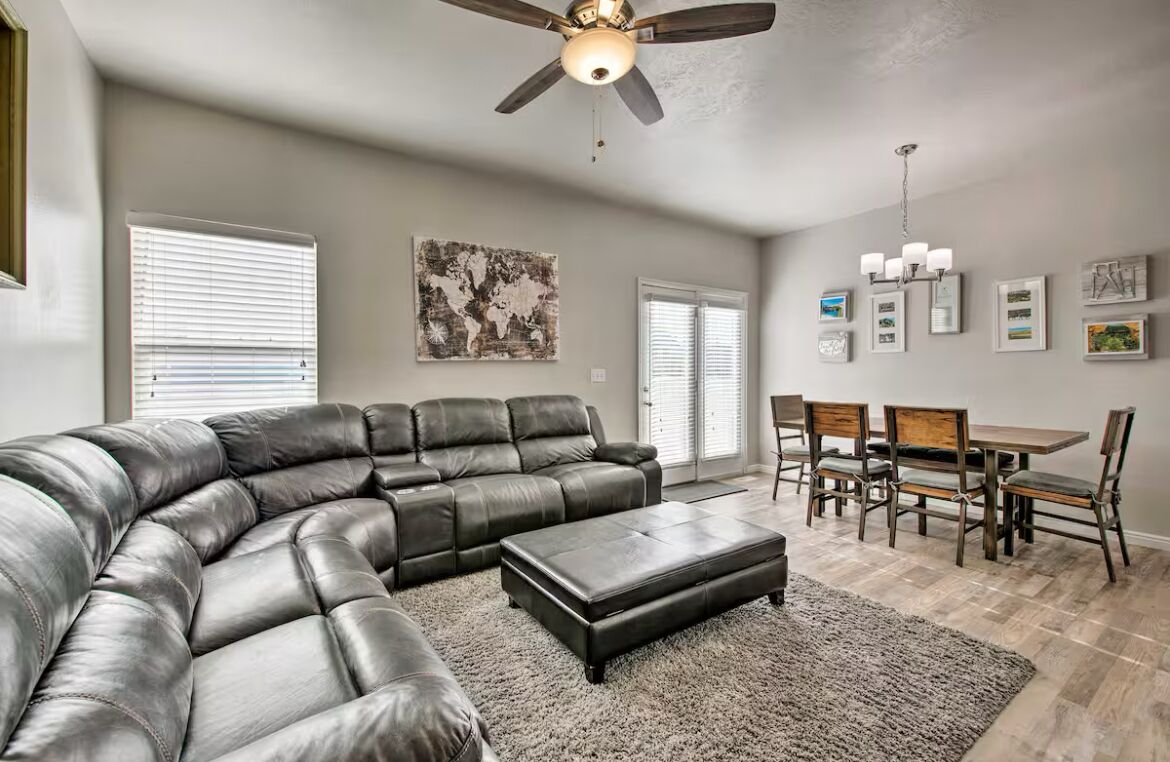 Télévision, cheminée, lecteur de DVD