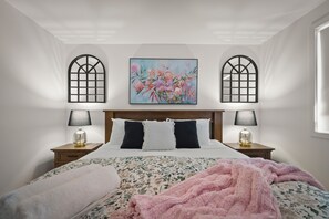 4 bedrooms, iron/ironing board, WiFi, bed sheets
