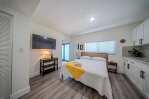 4 bedrooms, WiFi, bed sheets