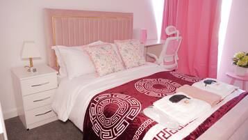 2 bedrooms, desk, iron/ironing board, free WiFi