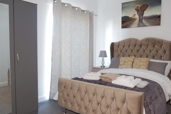 2 camere, una scrivania, ferro/asse da stiro, Wi-Fi gratuito