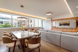 Dining - MAJESTIC SUNSET CONDO ARPOADOR - POSTO 8 - IPANEMA - FULL BED (Copacabana Rio de Janeiro)