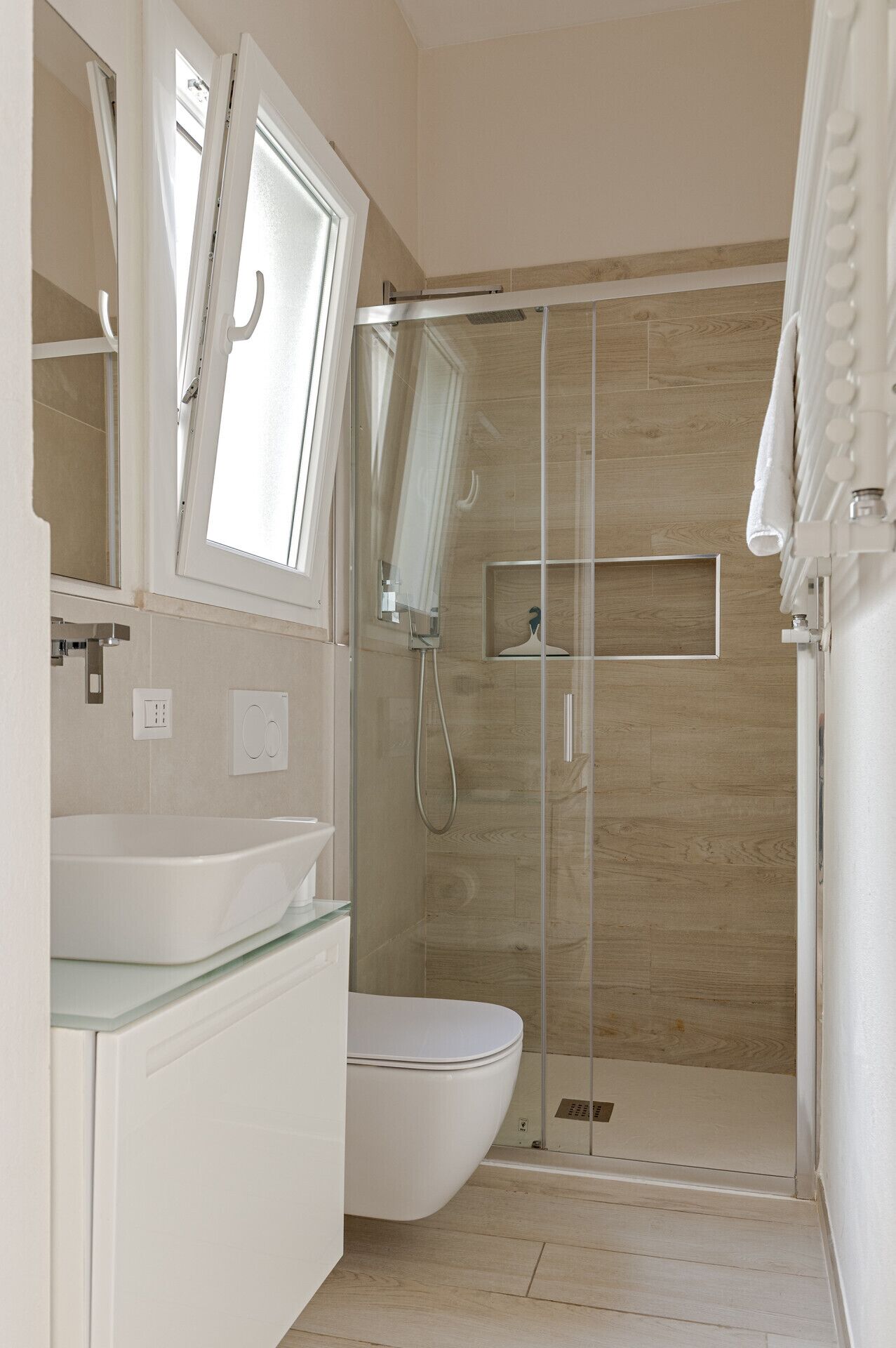 Dusche, Haartrockner, Bidet, Handtücher