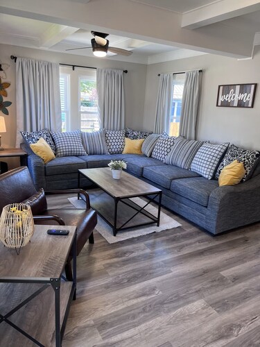 Linnys Cozy Cottages 
"Blue Pearl" 3-bedroom house on the strip in GOTL, spire