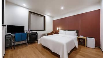 Basic Double Room, Non Smoking, Housekeeping | Desk, free WiFi