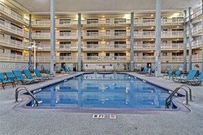 Piscine couverte, piscine extérieure