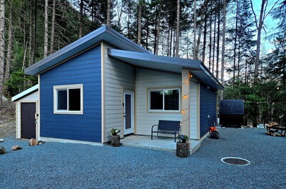 Charming cozy cabin tucked away in a peaceful corner of nature, perfect escape!