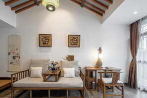 Signature Double Room, Garden View