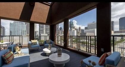 New Downtown! Luxury 1-bedroom condo with AC, WiFi in delightful Houston