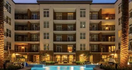 New Downtown! Luxury 1-bedroom condo with AC, WiFi in delightful Houston