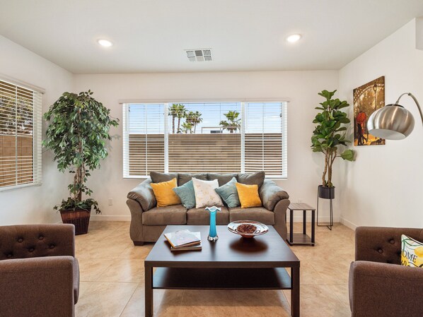 Smart TV, printers - 3-bedroom house in beautiful Chandler with AC - WiFi - Pool. (Chandler)