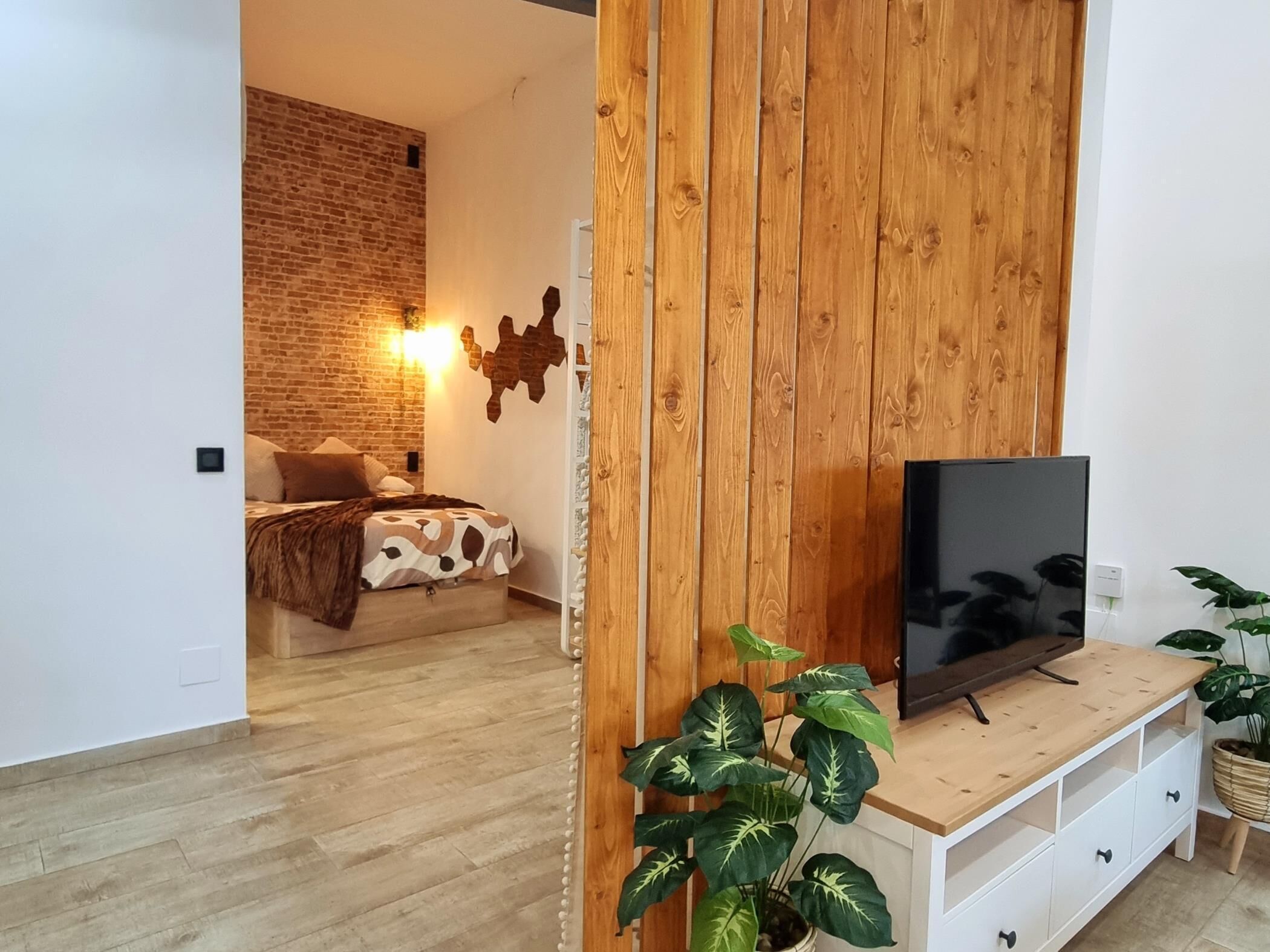 2 bedrooms, iron/ironing board, Internet, bed sheets