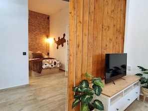 2 habitaciones, tabla de planchar con plancha, internet y ropa de cama