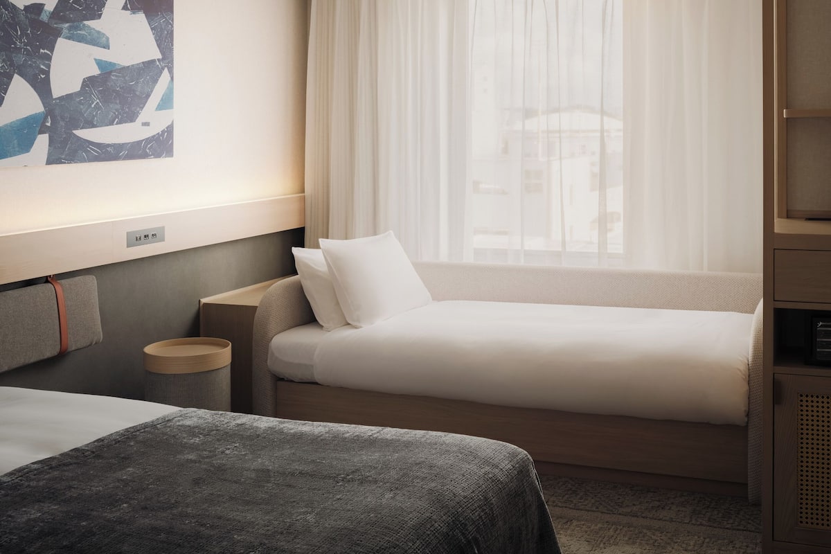 Standard Twin Room | 1 bedroom, in-room safe, iron/ironing board, free WiFi