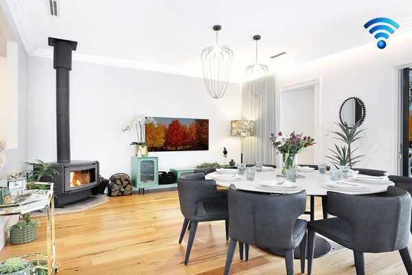 Amoré Bowral | Dining room | Fireplace | Smart TV