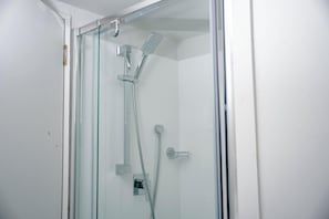 Shower, towels